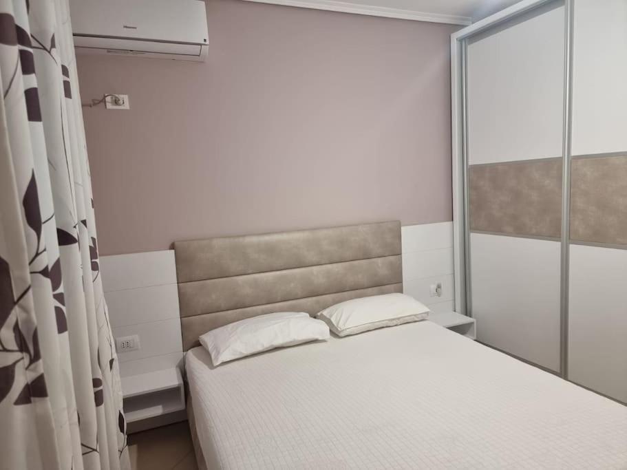 Two Suns Apartament Sarandë Buitenkant foto