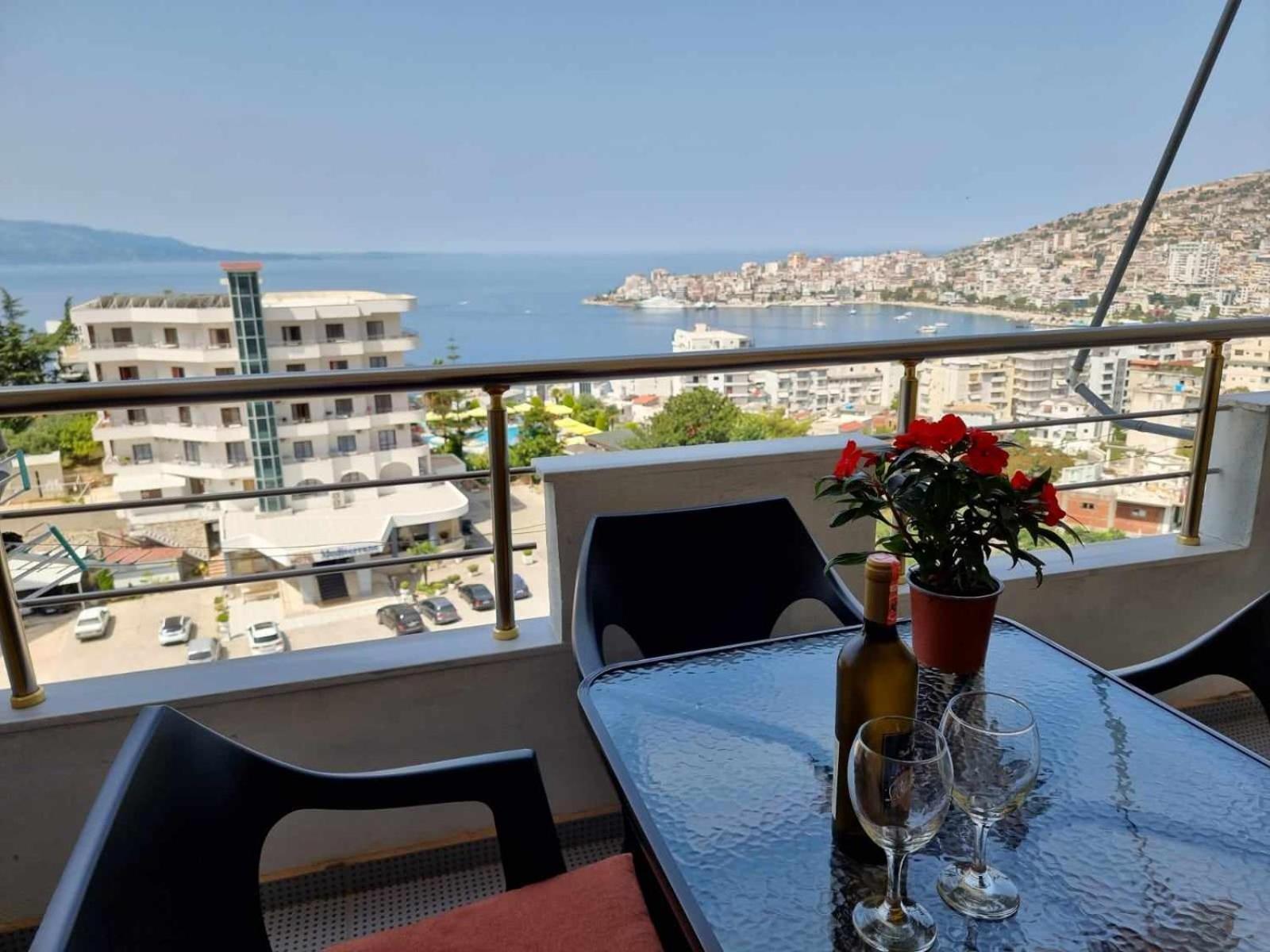 Two Suns Apartament Sarandë Buitenkant foto
